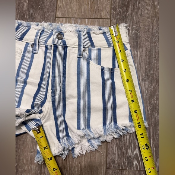 🛍️ 98 % Cotton 2% Spandex 3” shorts white/blue Size S - Picture 6 of 11